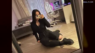 I'm f23 and moderator of my personal 87 different girls live g.rou.p chat if you interested dms me
